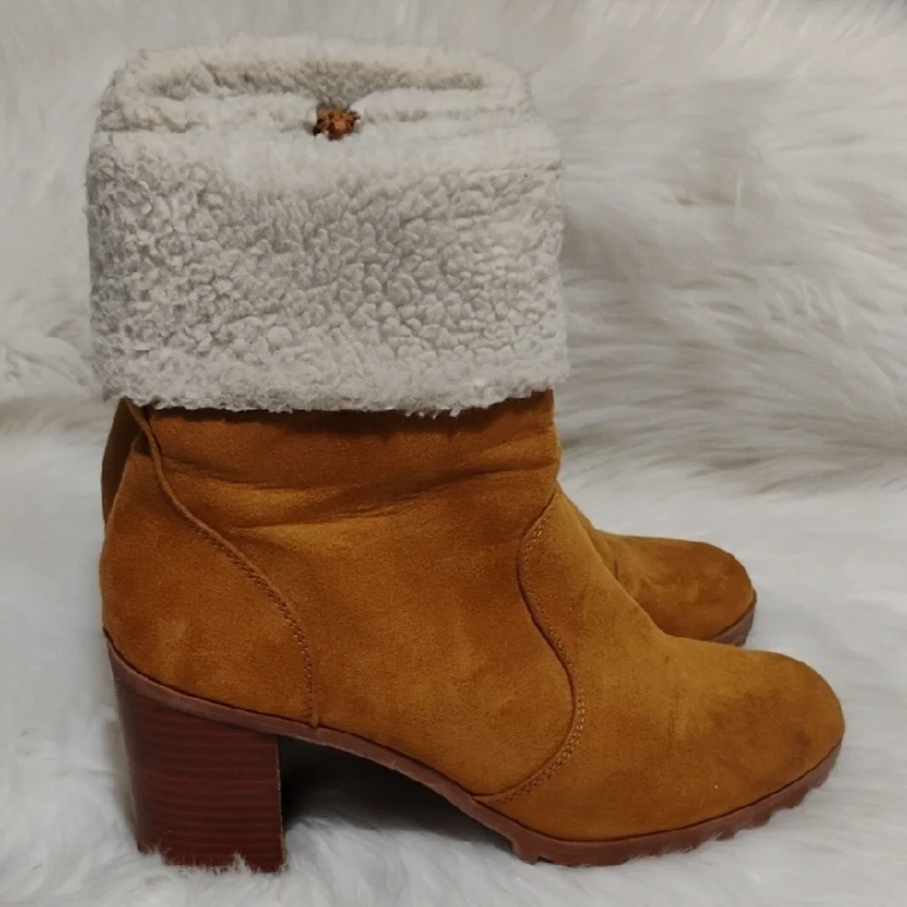 SALE! Crown & Ivy Sherpa Cream Cuff Lined Tan Heeled Boots Sz.7.5 Worn 1X (X2) - Picture 5 of 12